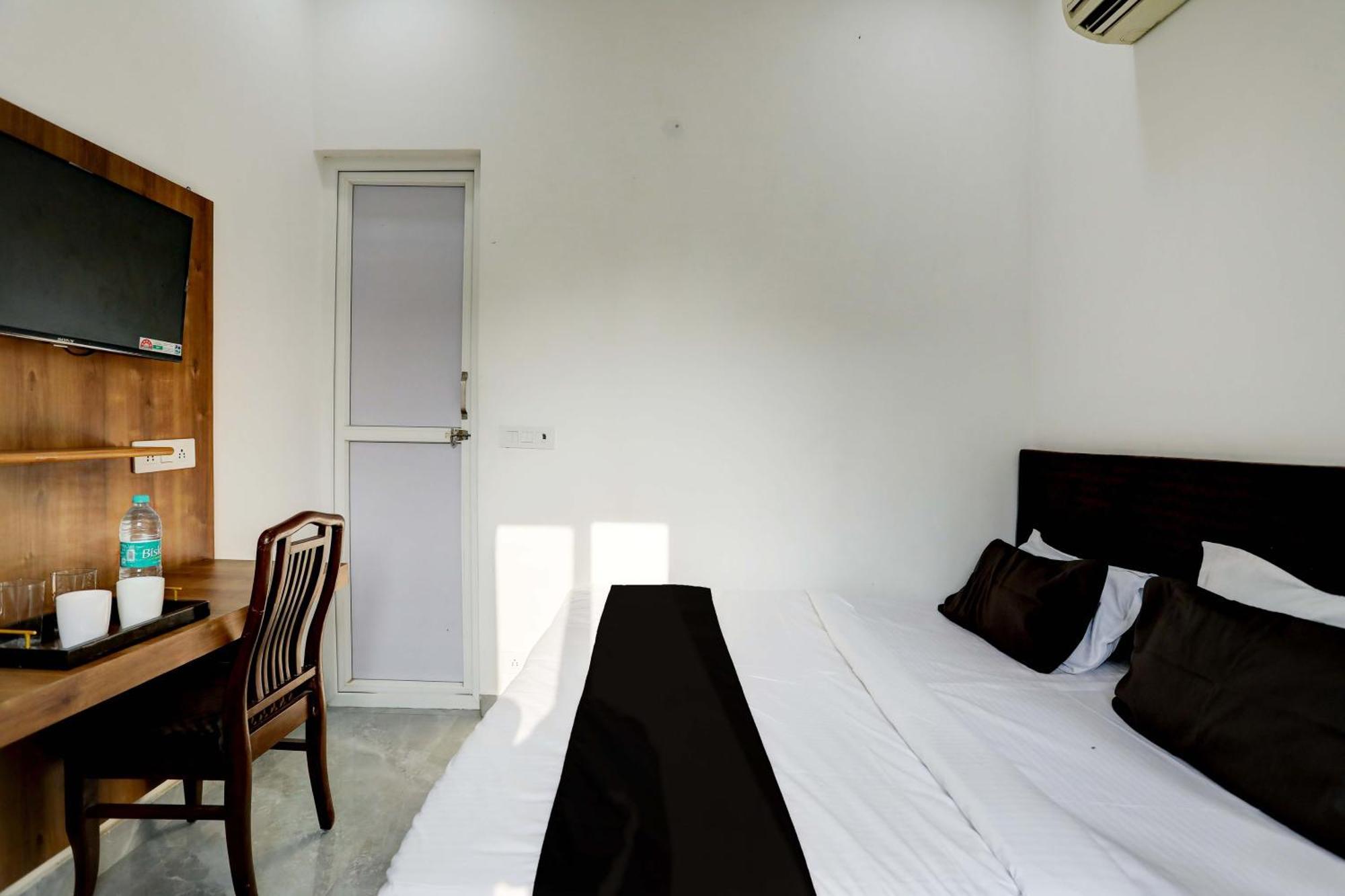 Play Rooms - Couple Friendly Delta II Greater Noida Luaran gambar